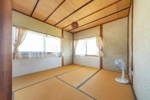 Economy Üç Kişilik Oda, Ortak Banyo (B)