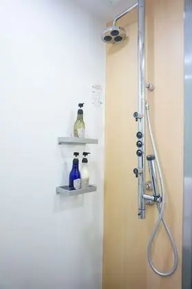 Tek Kişilik Oda, Sigara İçilmez (with Shower)