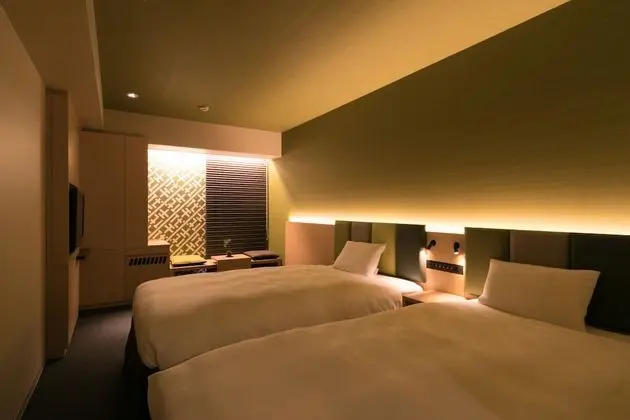 Üç Kişilik Oda, Sigara İçilmez (Concept, with Shower)