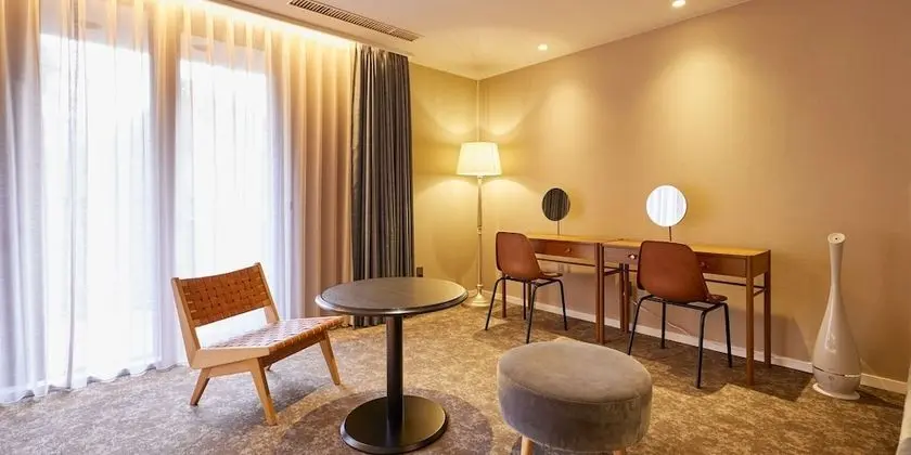 Basic Daire, 5 Yatak Odası, Balkon