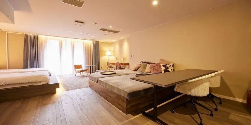 Basic Daire, 5 Yatak Odası, Balkon