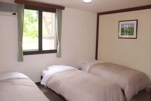 Üç Kişilik Oda, 3 Tek Kişilik Yatak, Sigara İçilmez, Ortak Banyo