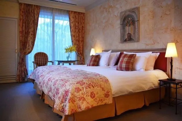 Deluxe Oda, Sigara İçilmez, Köşe