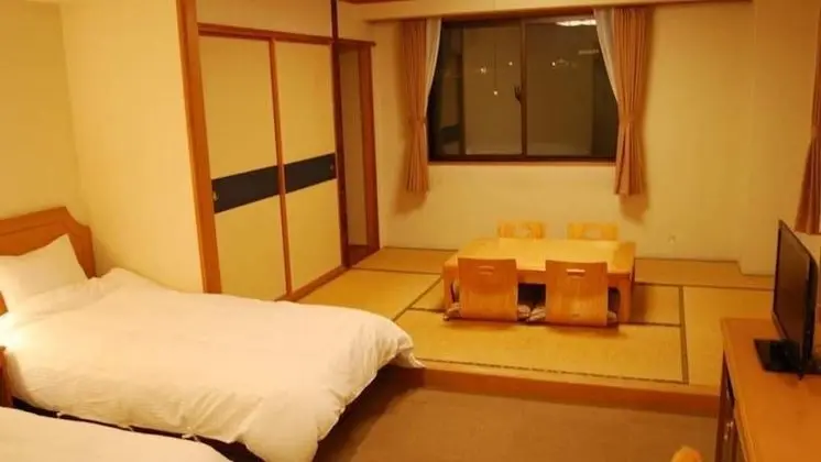 Traditional Oda, Dağ Manzaralı (Japanese/Western Style)