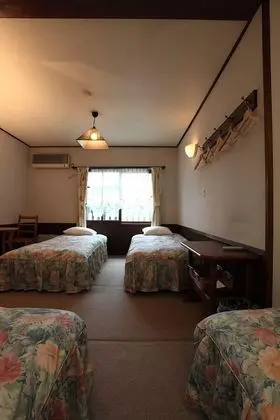 Oda, Ortak Banyo (Fourth)