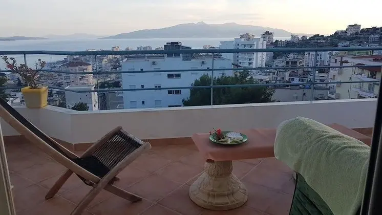 Bed in 14-Beds Shared Mixed Dormitory, Balcony, Sea View