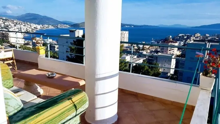 Bed in 14-Beds Shared Mixed Dormitory, Balcony, Sea View