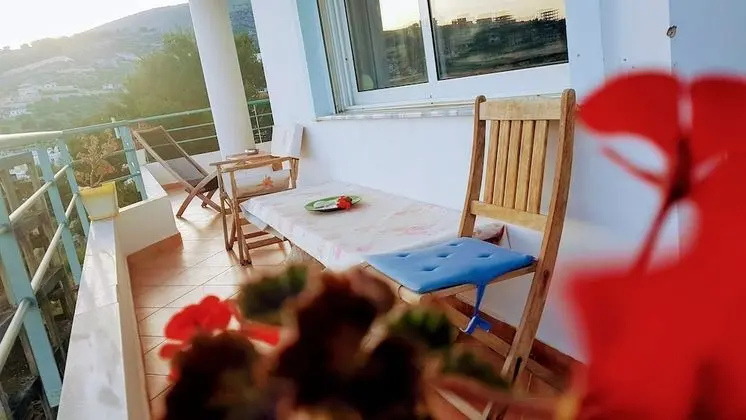 Bed in 14-Beds Shared Mixed Dormitory, Balcony, Sea View