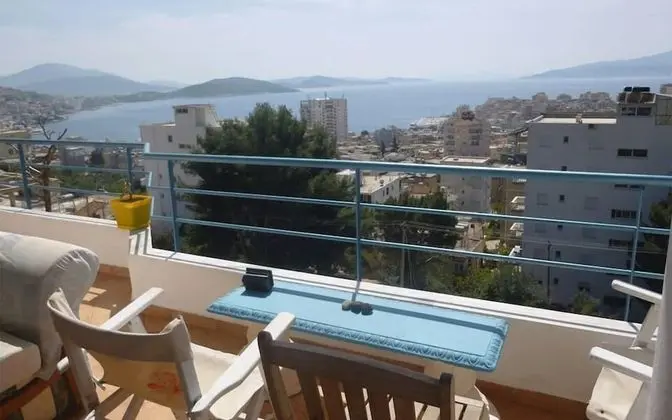 Bed in 14-Beds Shared Mixed Dormitory, Balcony, Sea View