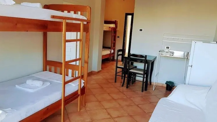 Bed in 7-Bed Shared Mixed Dormitory, Balcony, Sea View