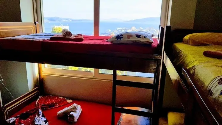 Bed in 7-Bed Shared Mixed Dormitory, Balcony, Sea View