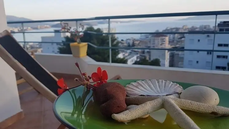 Bed in 7-Bed Shared Mixed Dormitory, Balcony, Sea View