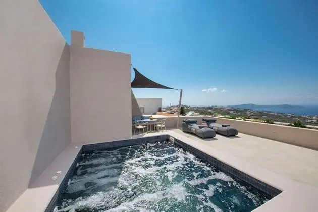 Beyond Suite with Outdoor Jacuzzi