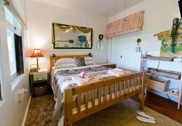Oda (The Ka'uhane Room)