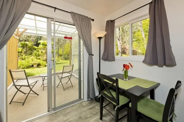 Tek Büyük Yataklı Oda, 1 Büyük (Queen) Boy Yatak, Veranda, Bahçe Manzaralı