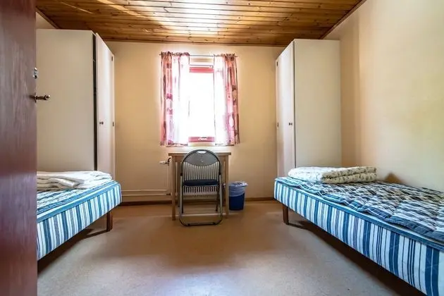 İki Ayrı Yataklı Oda, Ortak Banyo