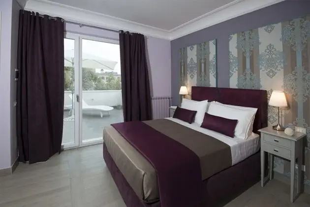 Tek Büyük Yataklı Oda, Banyolu/Duşlu