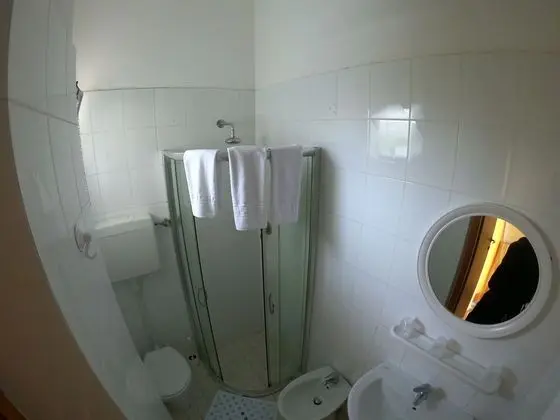 Üç Kişilik Oda