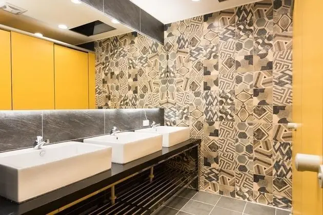 Ortak Ranzalı Oda, Sadece kadınlar için, Ortak Banyo