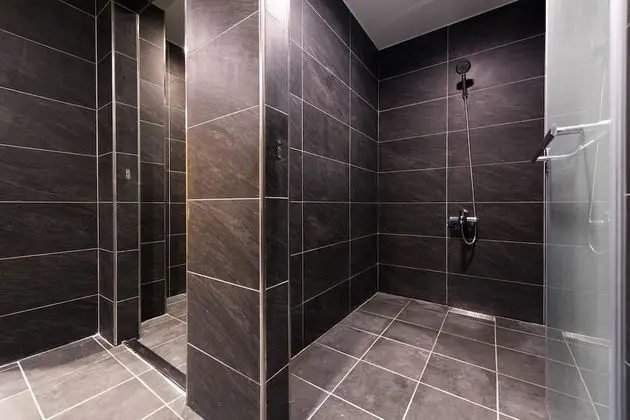 Ortak Ranzalı Oda, Sadece kadınlar için, Ortak Banyo