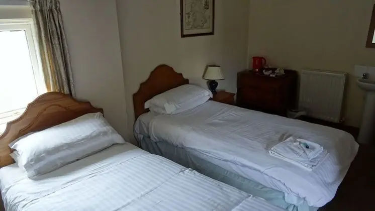 Tek Büyük Yataklı Oda (Room 25/ Room 26)