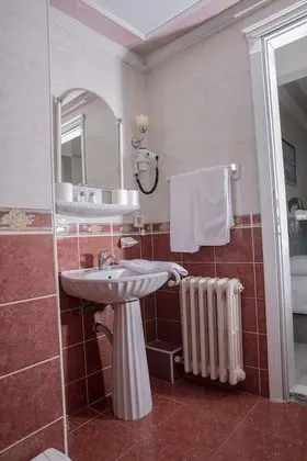 Standard Tek Büyük veya İki Ayrı Yataklı Oda