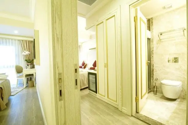 Bağlantılı Oda, Şehir Manzaralı