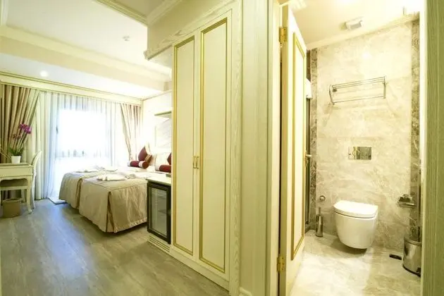 Bağlantılı Oda, Şehir Manzaralı