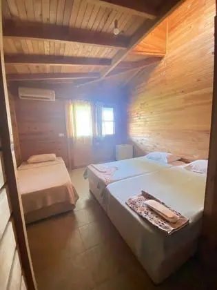 Deluxe Üç Ayrı Tek Yataklı Oda