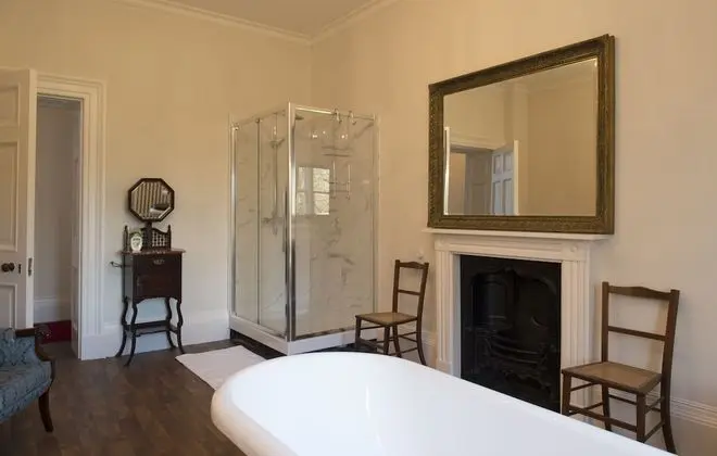 Tek Büyük Yataklı Oda (Oak Room)