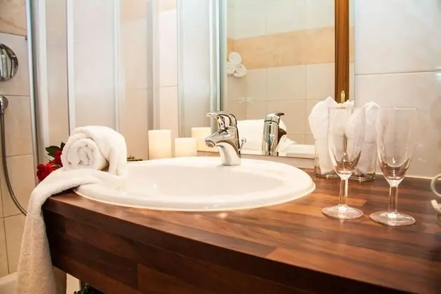 Tek Büyük Yataklı Oda, Balkon, Dağ Manzaralı