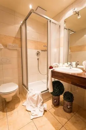 Tek Büyük Yataklı Oda, Balkon, Dağ Manzaralı
