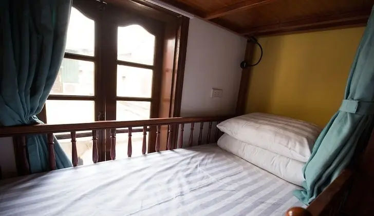 Ortak Ranzalı Oda, Karma Ranzalı Oda (Bed in 9-bed)