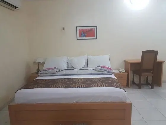 Standard Tek Büyük Yataklı Oda