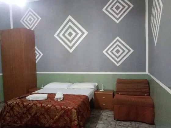 İki Ayrı Yataklı Oda, Ortak Banyo
