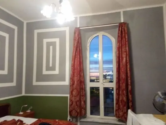 İki Ayrı Yataklı Oda, Ortak Banyo