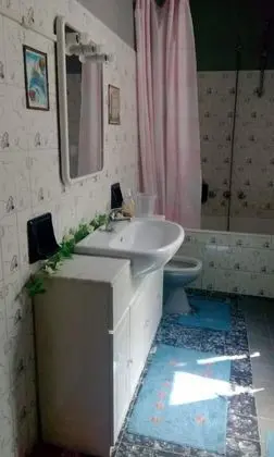 İki Ayrı Yataklı Oda, Ortak Banyo