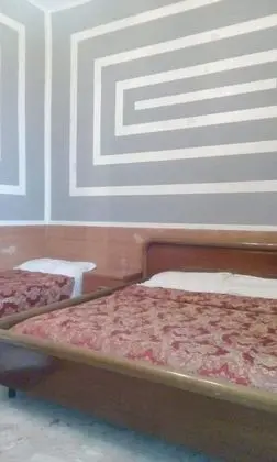 Üç Kişilik Oda, Ortak Banyo