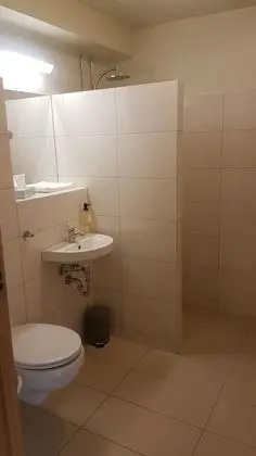 Üç Kişilik Oda