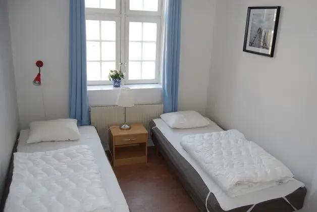 İki Ayrı Yataklı Oda, Ortak Banyo