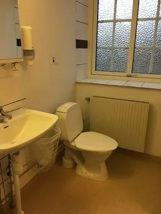 İki Ayrı Yataklı Oda, Ortak Banyo