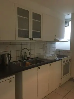 İki Ayrı Yataklı Oda, Ortak Banyo