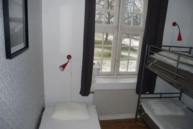 Üç Kişilik Oda, Ortak Banyo