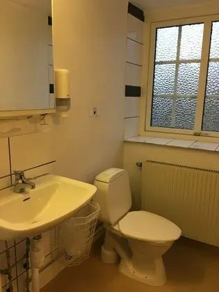 Üç Kişilik Oda, Ortak Banyo