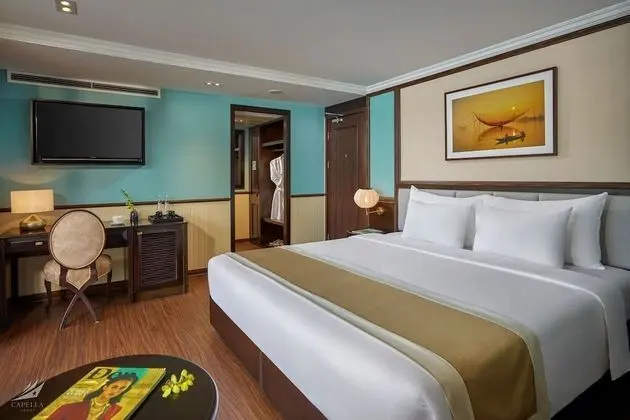 Basic Oda (Oasis Suite -2 single beds/1 king bed)