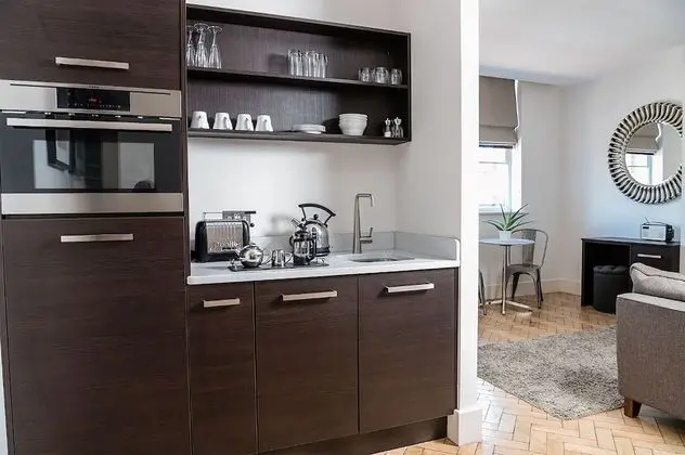 Büyük Yataklı Tek Kişilik Oda