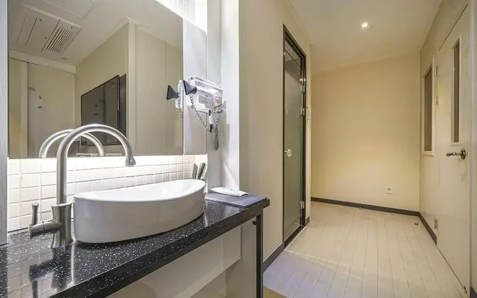 Oda (VIP - Karaoke (free Netflix viewing) )