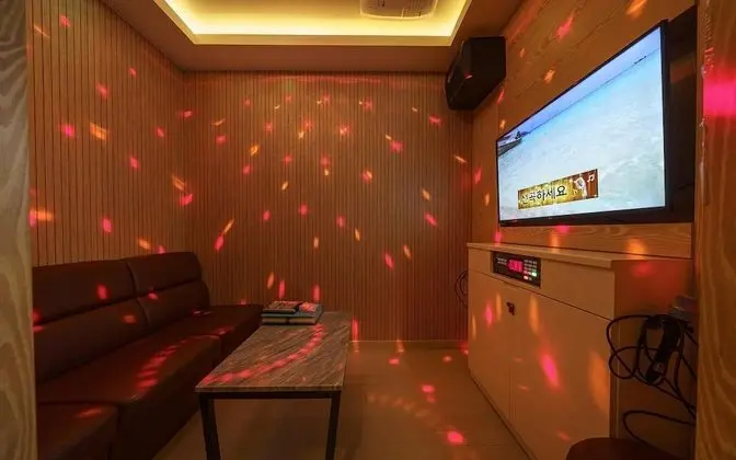 Oda (VIP - Karaoke (free Netflix viewing) )