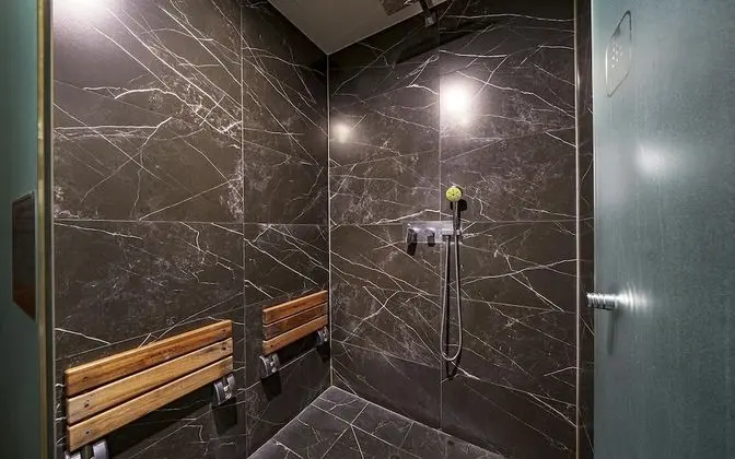 Oda (VIP - Karaoke (free Netflix viewing) )