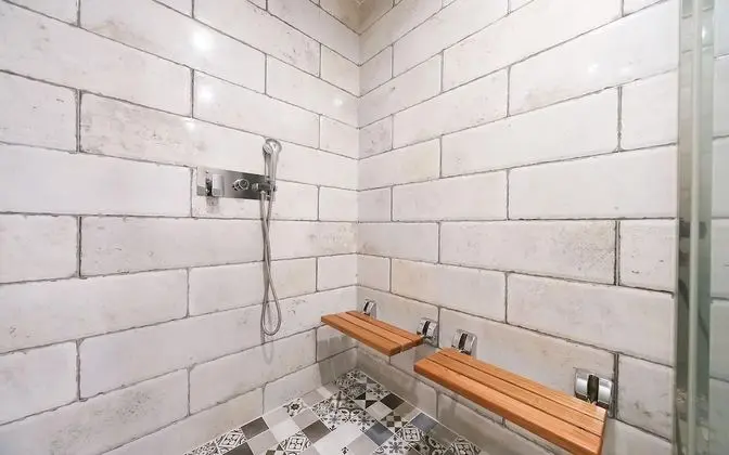 Oda (VIP - Karaoke (free Netflix viewing) )